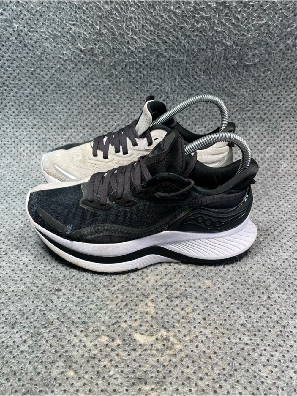 Saucony Endorphin Shift 2 Black White Running Shoes Size 5.5 Women’s.